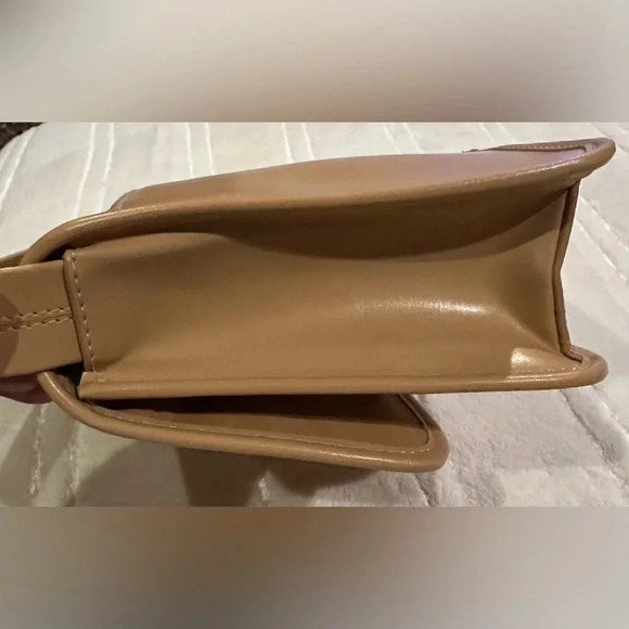 Massimo structured All leather shoulder bag in buttery tan medium size - Picture 9 of 10